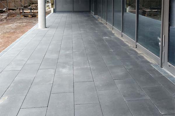 Terrasse gepflastert